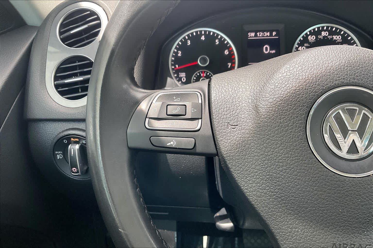Used 2016 Volkswagen Tiguan SE FWD image 24