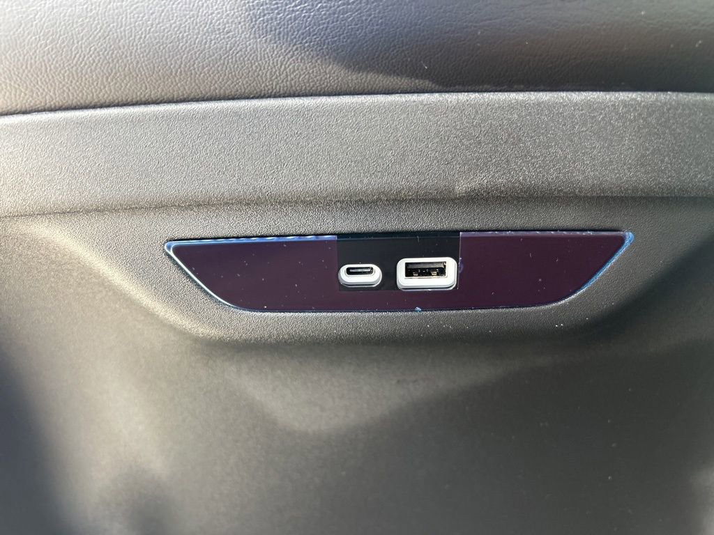 Used 2024 Chrysler Pacifica Touring-L image 31