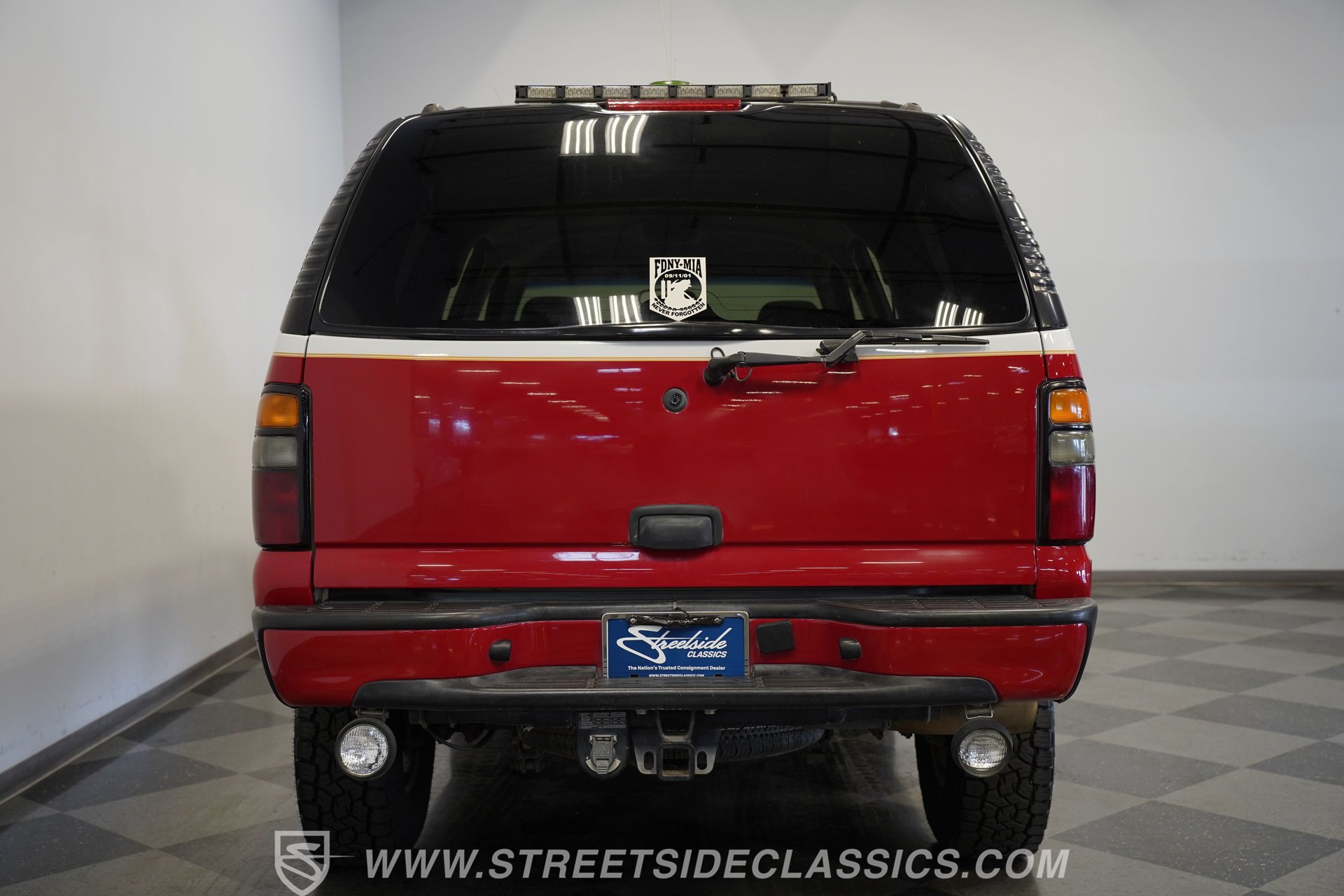 Used 2004 Chevrolet Suburban 2500 LS w/ Suspension Package, Autoride AWD/4WD image 11