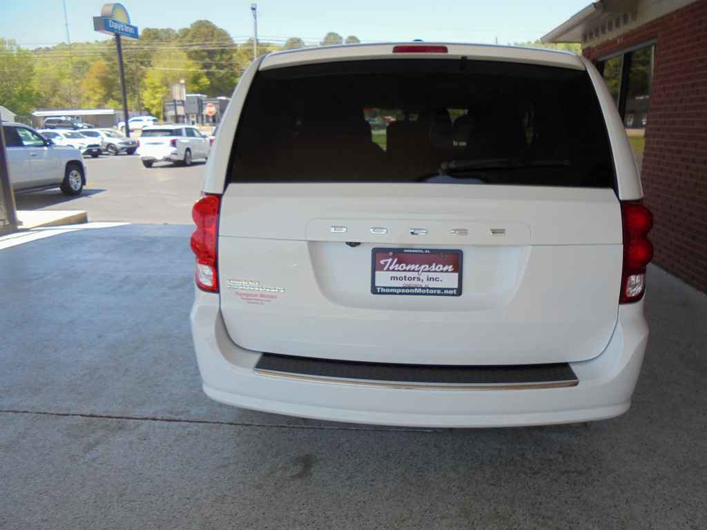 Used 2020 Dodge Grand Caravan SE w/ UConnect Hands-Free Group FWD image 4