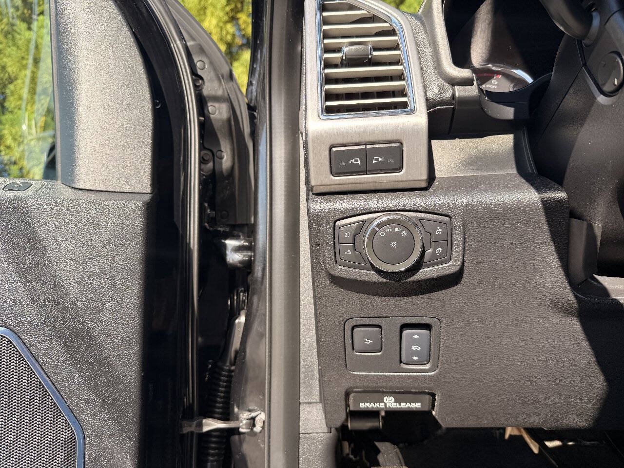 Used 2017 Ford F350 Platinum w/ Platinum Ultimate Package AWD/4WD image 12