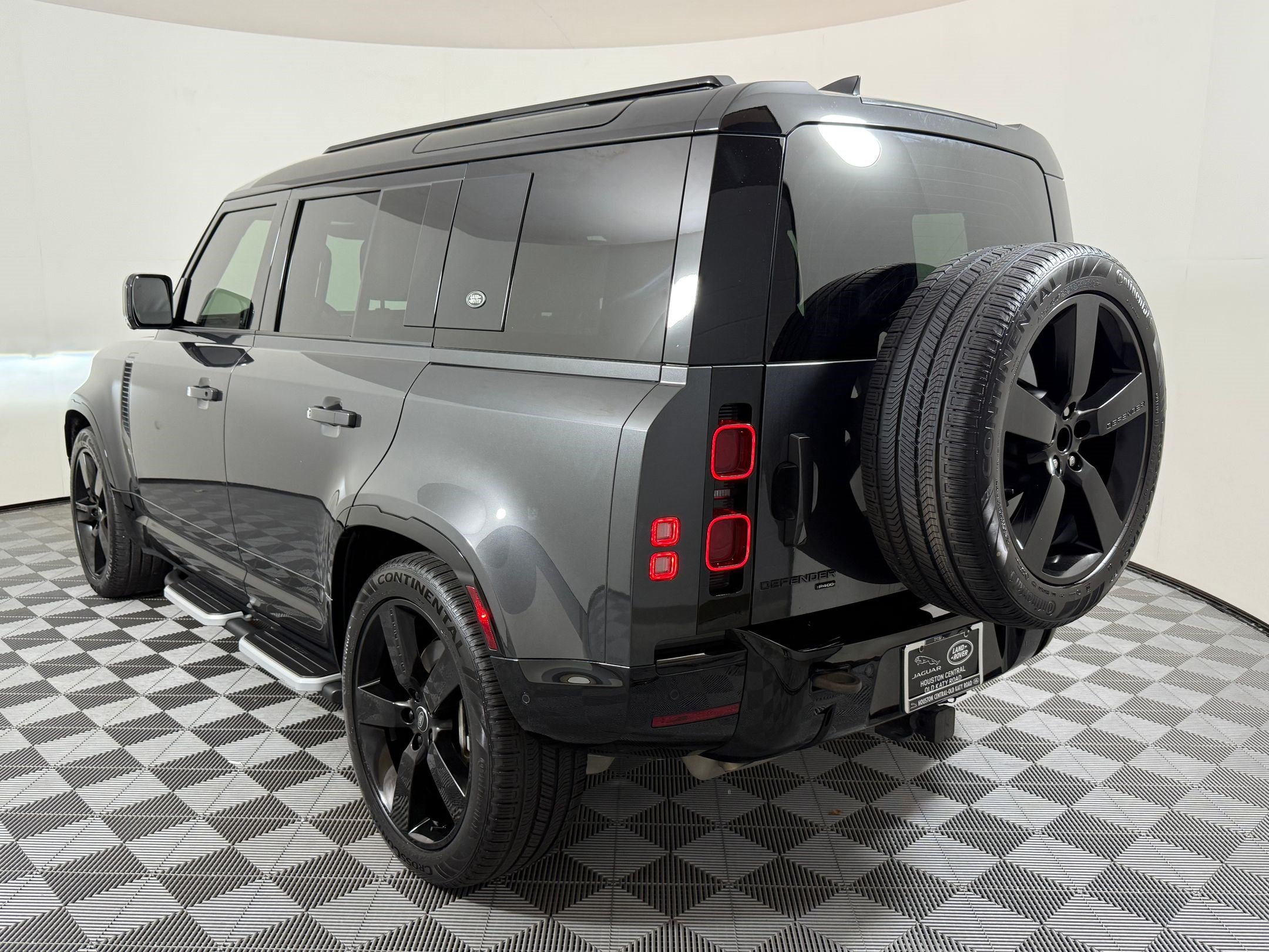 Used 2023 Land Rover Defender 110 X-Dynamic SE AWD/4WD image 3