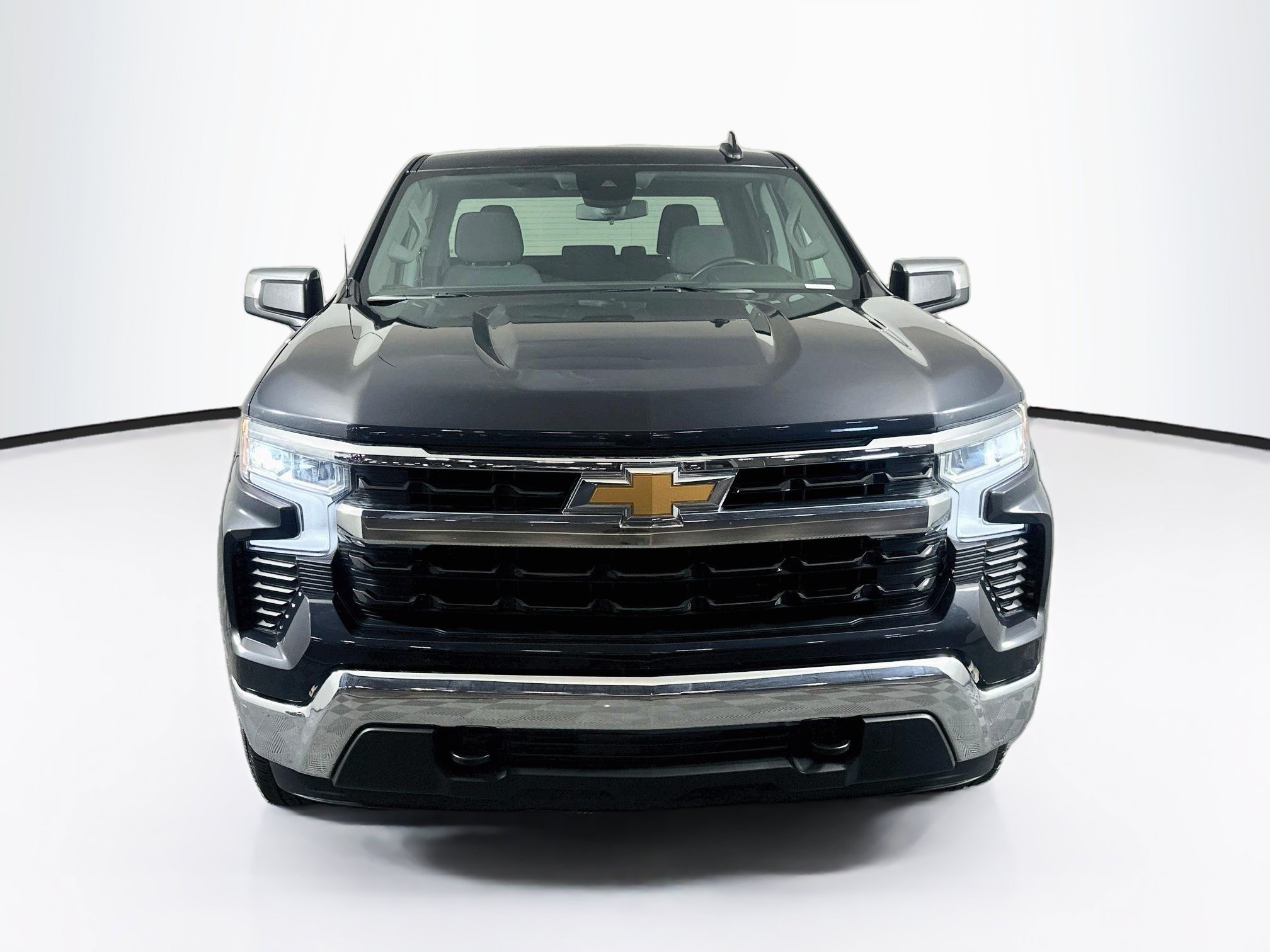 Used 2024 Chevrolet Silverado 1500 LT AWD/4WD image 2