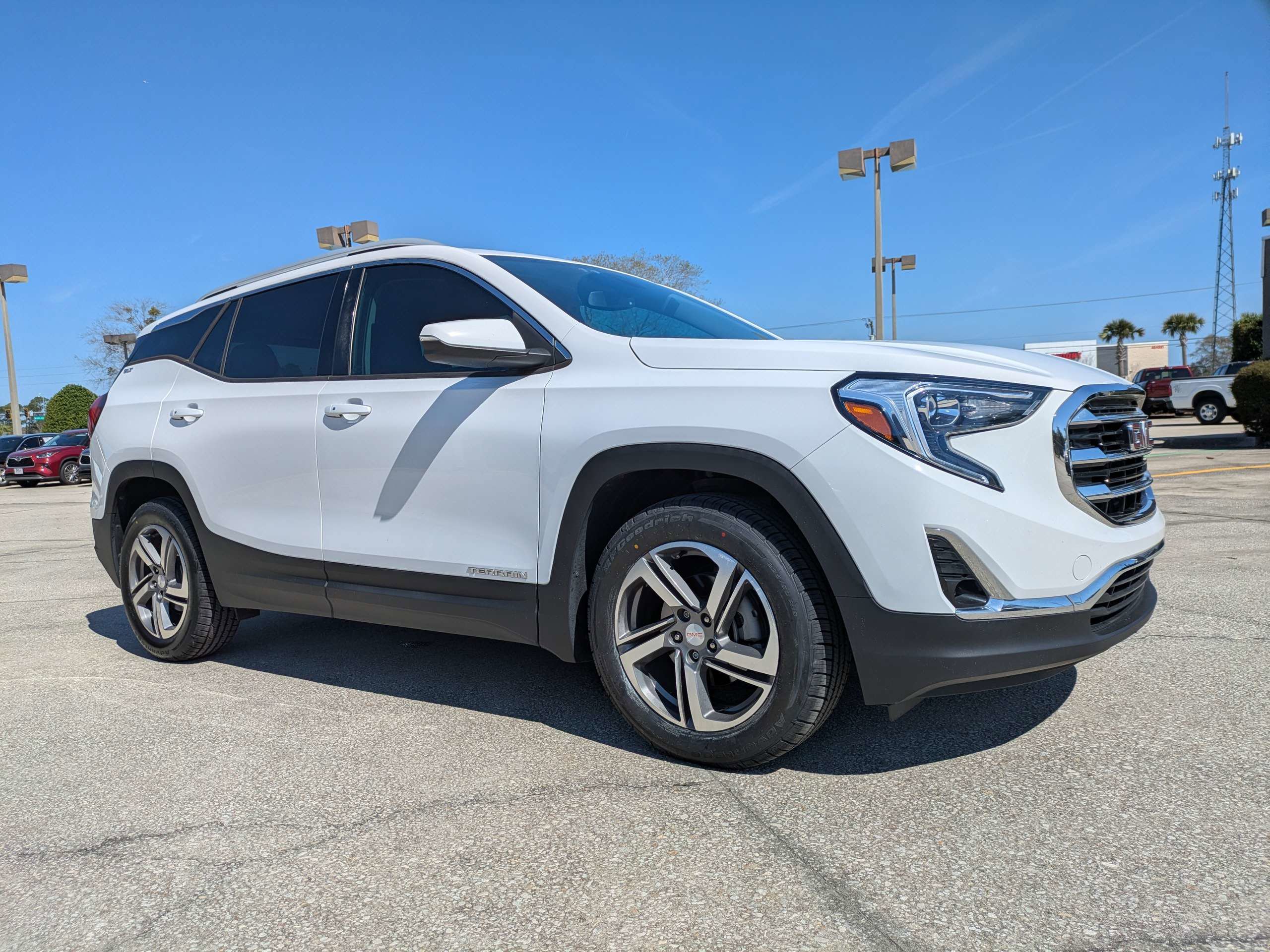 Used 2021 GMC Terrain SLT w/ Infotainment Package II image 2