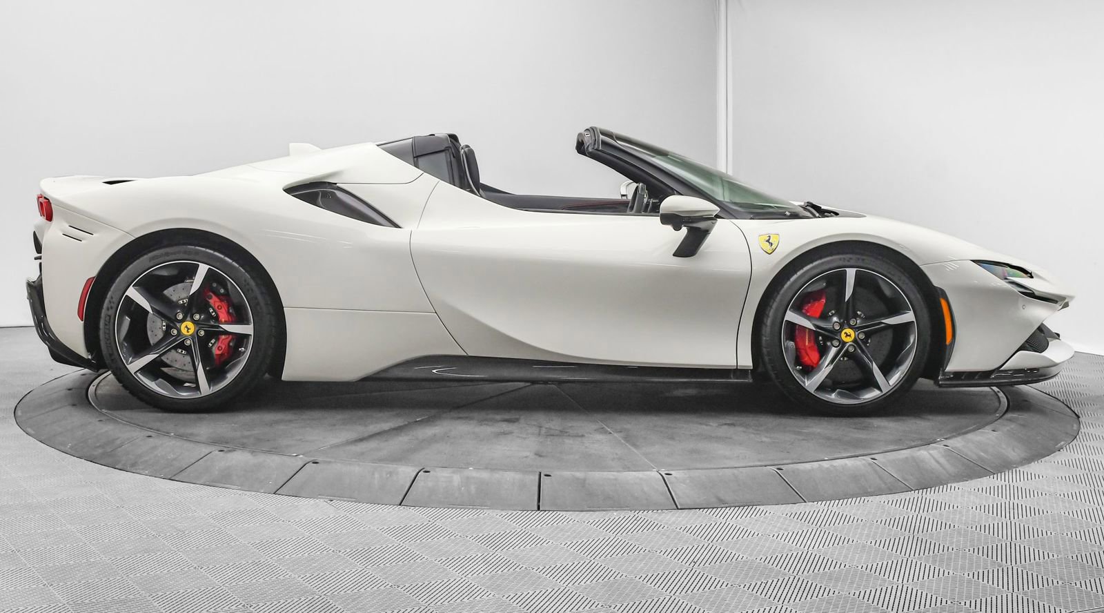 Used 2023 Ferrari SF90 Spider Bianco Avus image 8