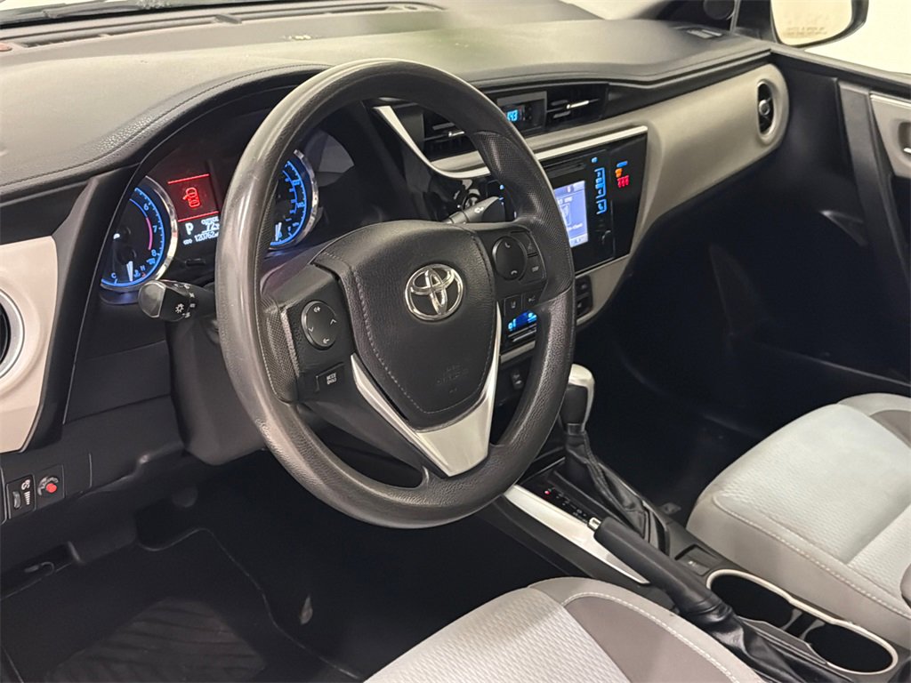 Used 2018 Toyota Corolla LE image 16