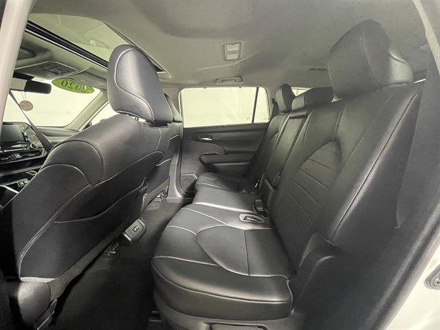 Certified 2020 Toyota Highlander XLE AWD/4WD image 11