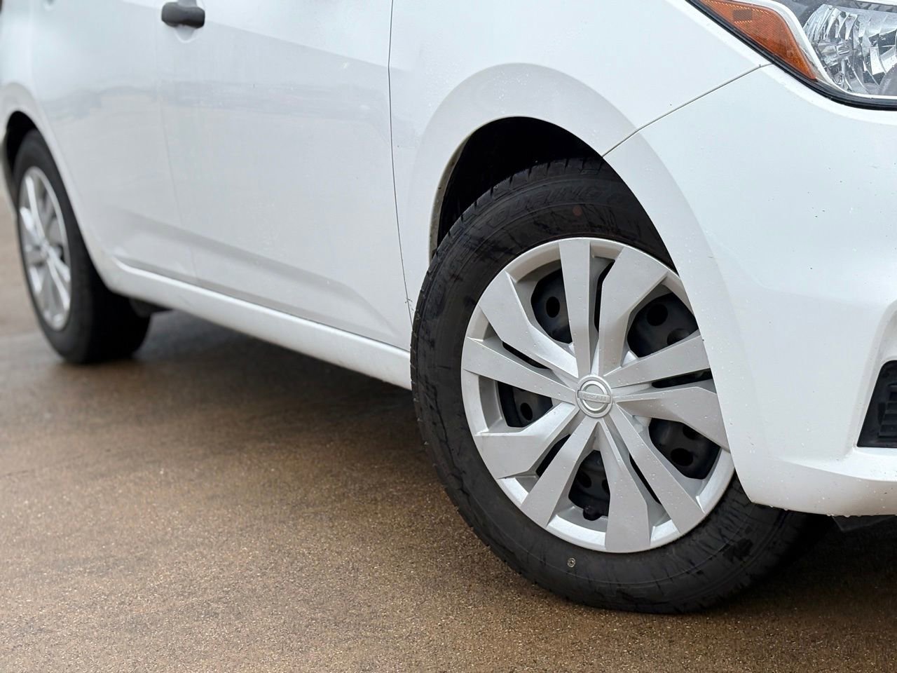Used 2022 Nissan Versa S FWD image 11