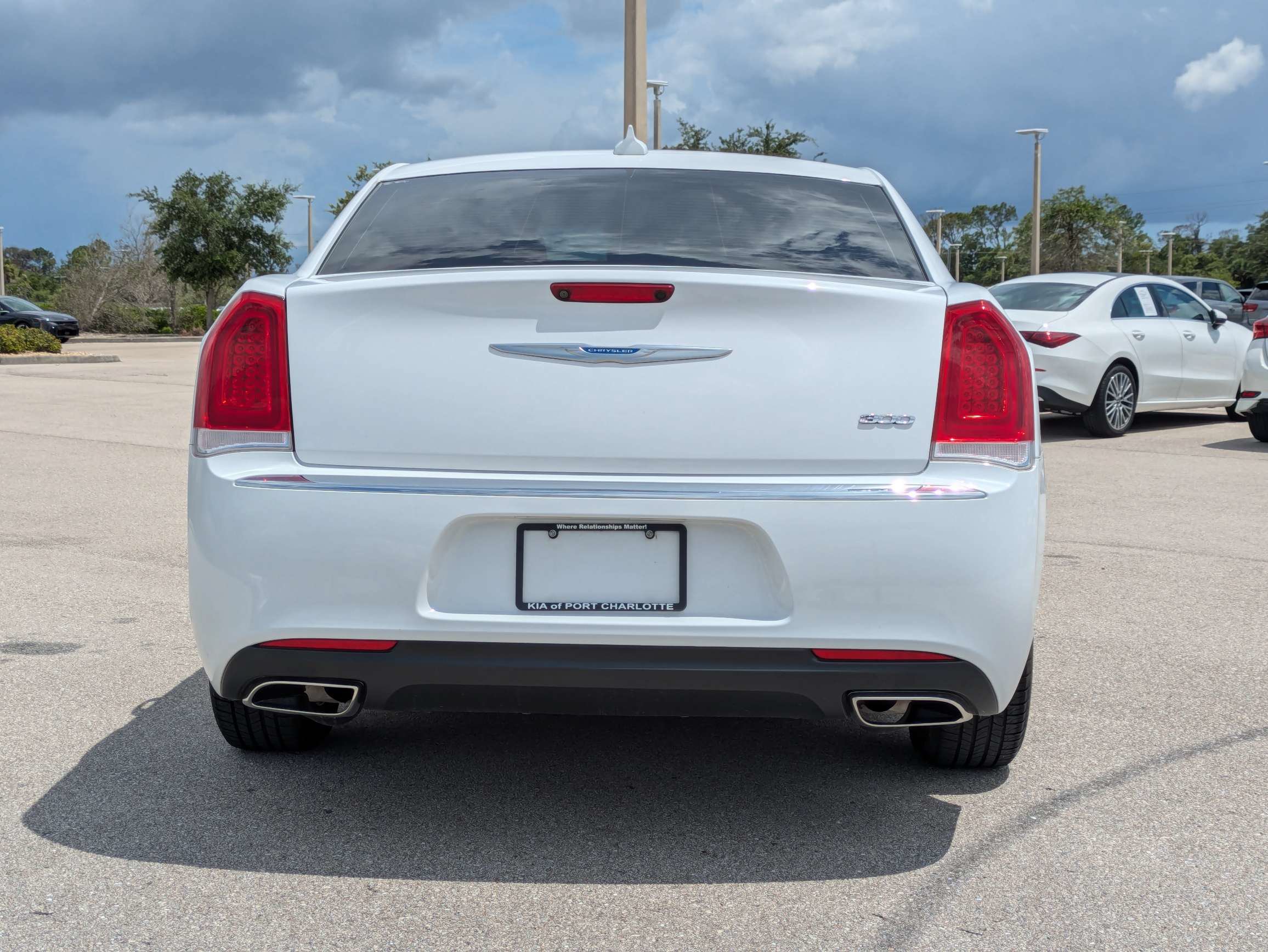 Used 2023 Chrysler 300 Touring RWD image 5