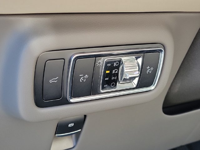 Used 2024 Lincoln Nautilus Premier AWD/4WD image 10