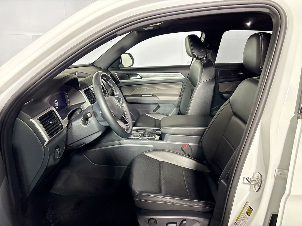 Used 2023 Volkswagen Atlas Cross Sport SE w/ Panoramic Sunroof Package image 11