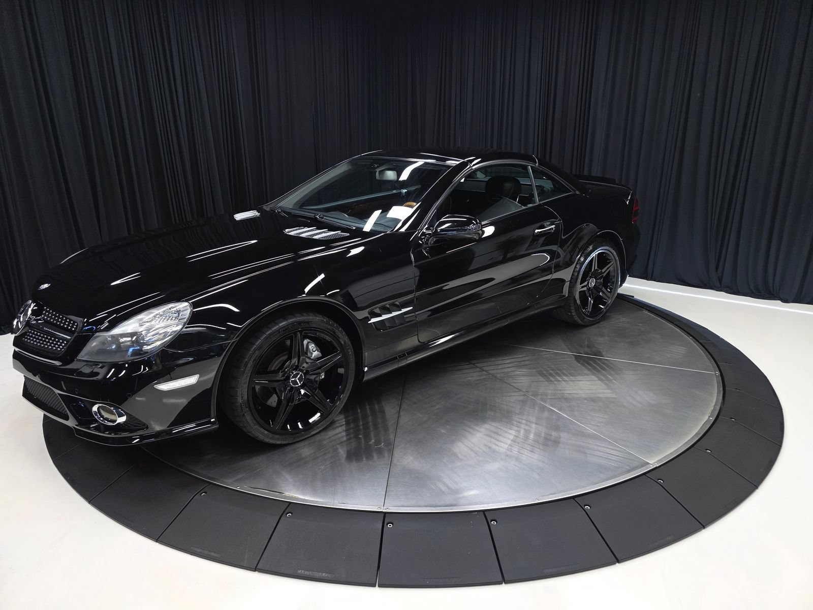 Used 2011 Mercedes-Benz SL 550 image 9