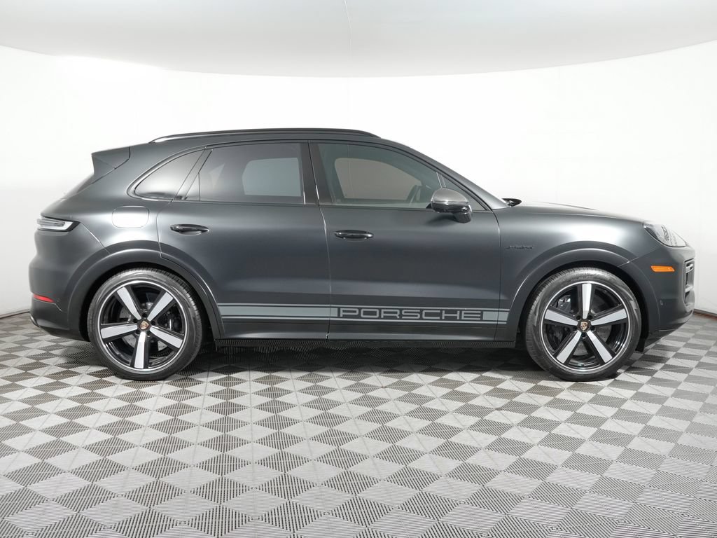 Certified 2024 Porsche Cayenne Turbo AWD/4WD image 8
