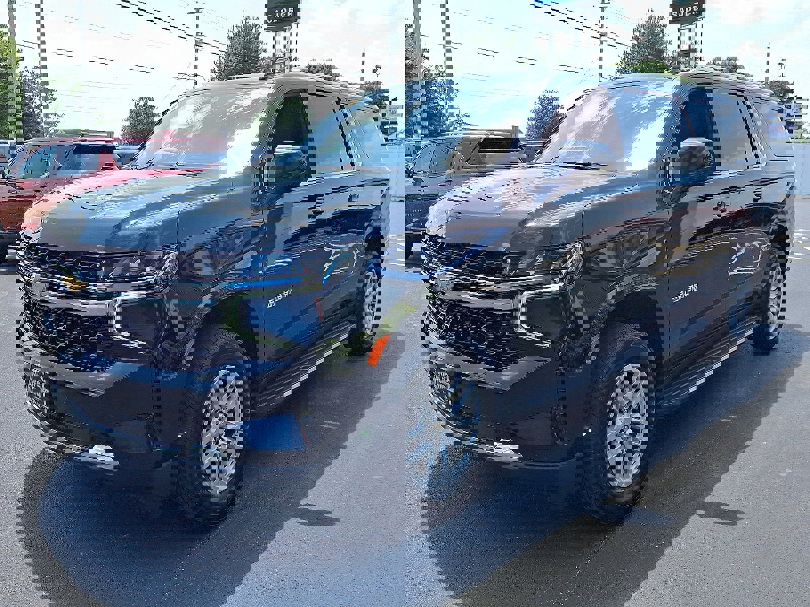 Used 2024 Chevrolet Suburban LS image 3