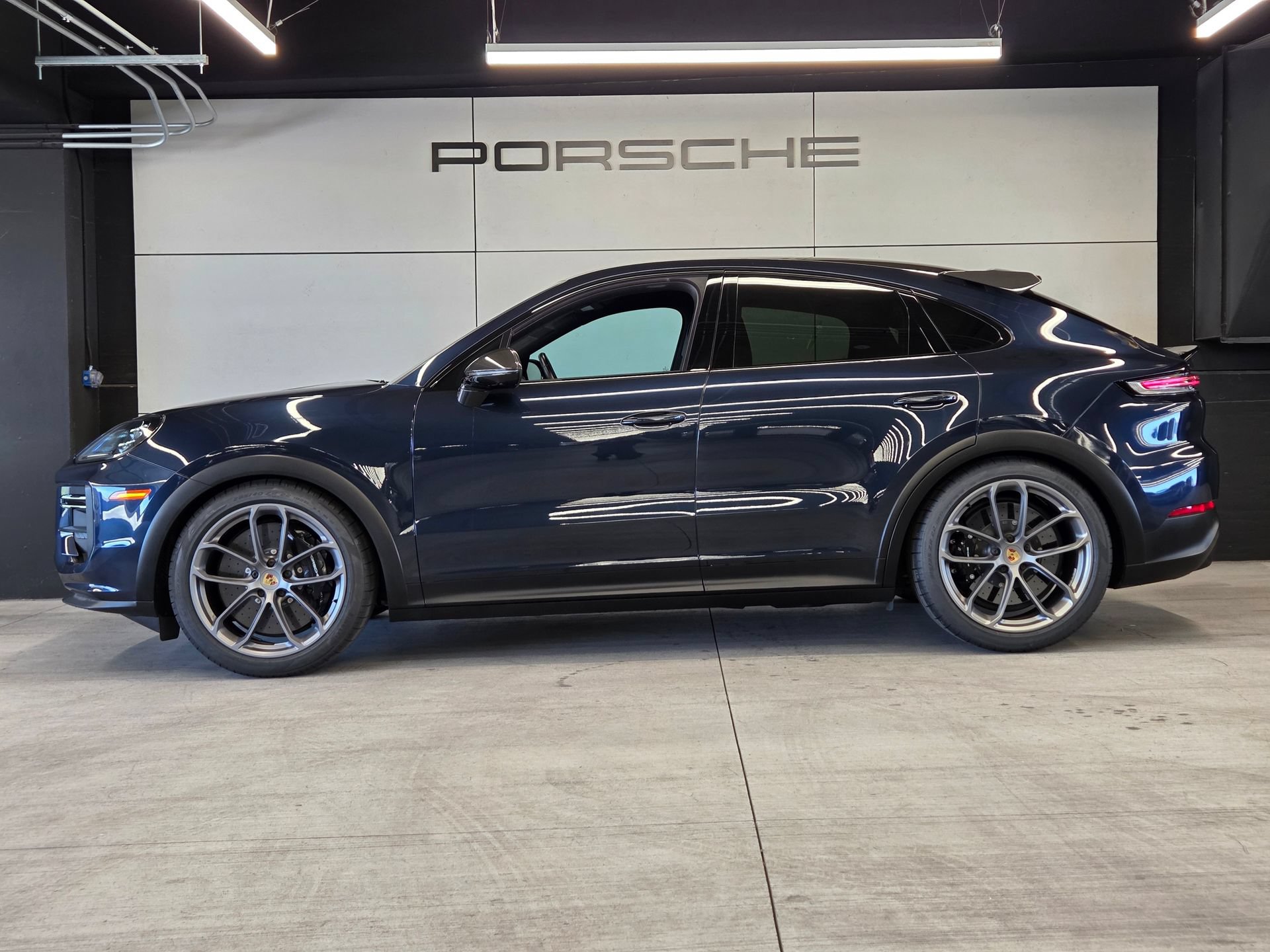 Certified 2024 Porsche Cayenne Turbo GT AWD/4WD image 2