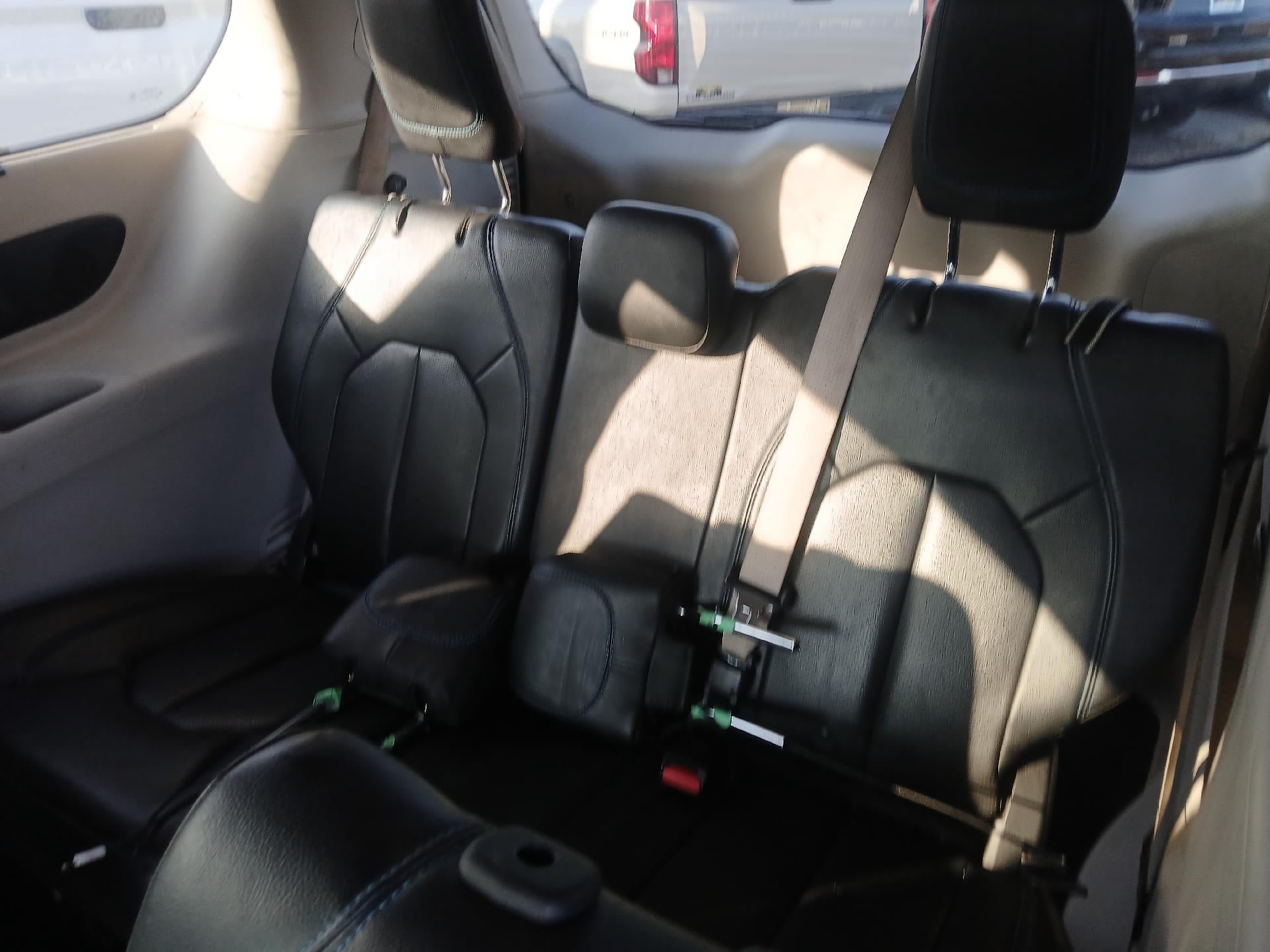 Used 2021 Chrysler Pacifica Touring-L w/ Premium & Safety Sphere Group FWD image 18
