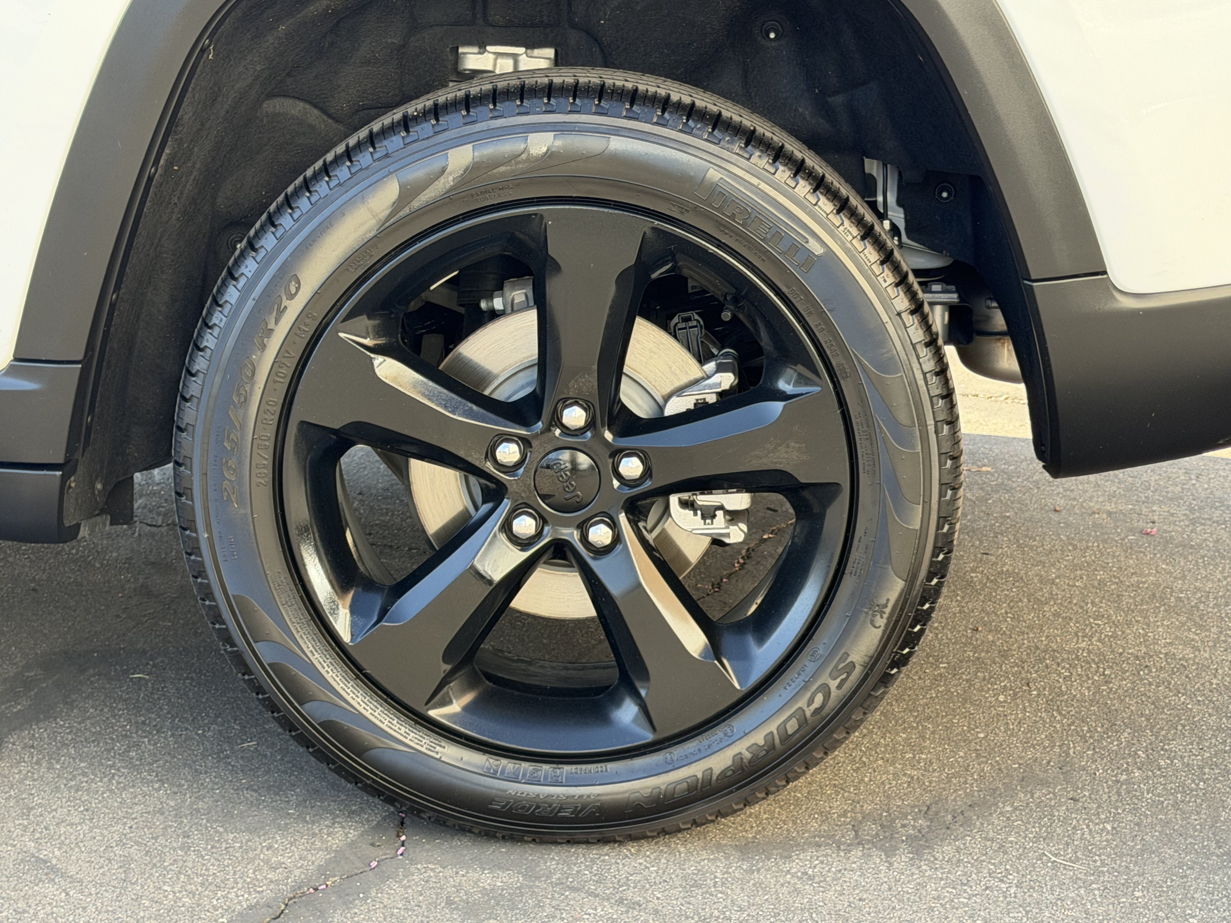 Used 2023 Jeep Grand Cherokee Limited w/ Luxury Tech Group II RWD image 17