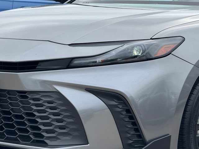 Used 2025 Toyota Camry SE FWD image 3