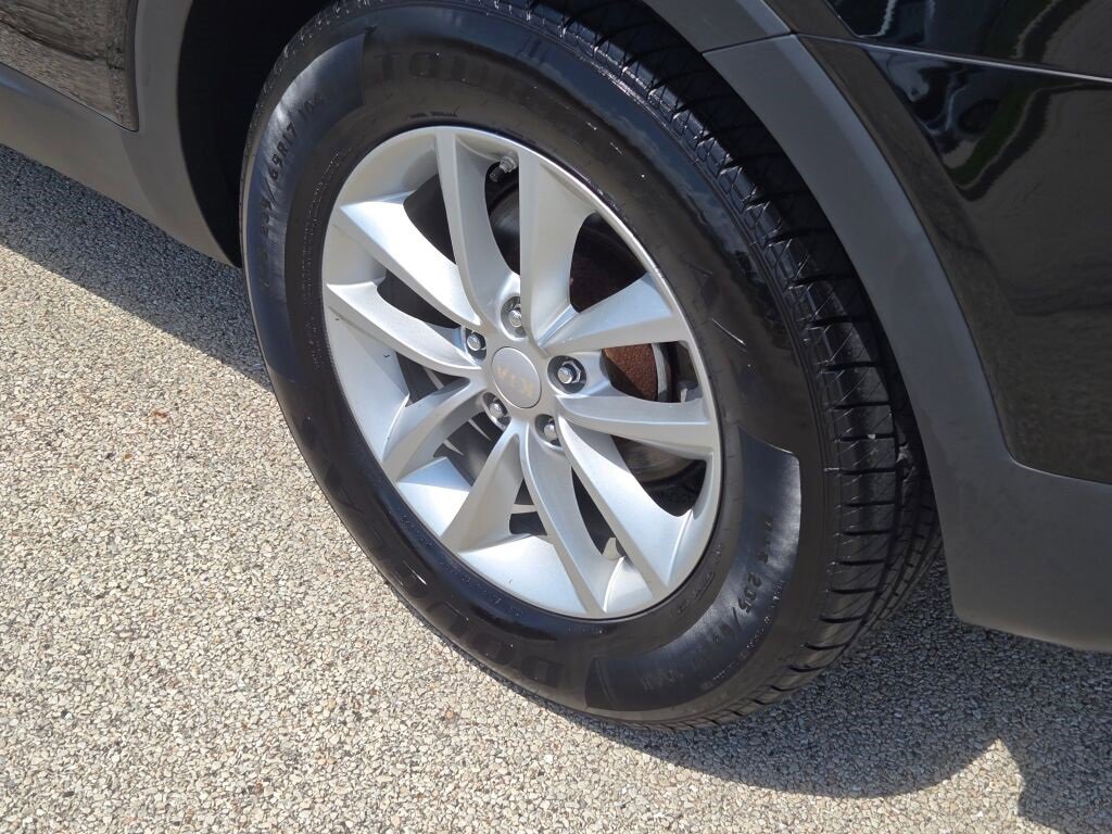 Used 2017 Kia Sorento LX w/ LX Convenience Package image 15