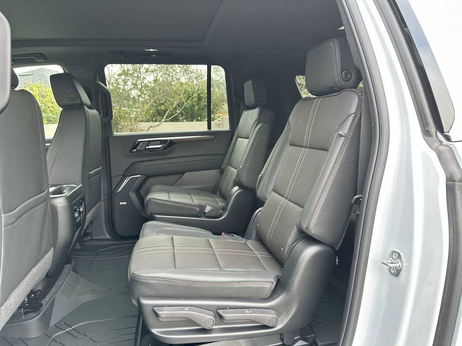 New 2026 Chevrolet Suburban High Country image 17