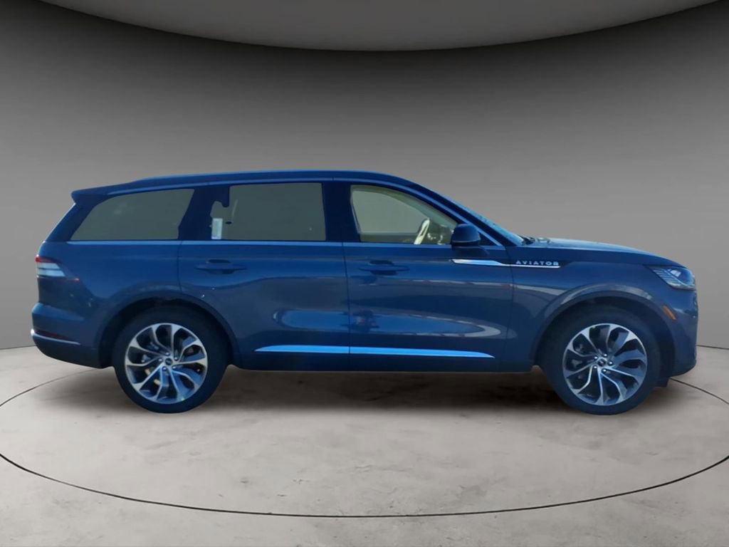 New 2026 Lincoln Aviator AWD image 9