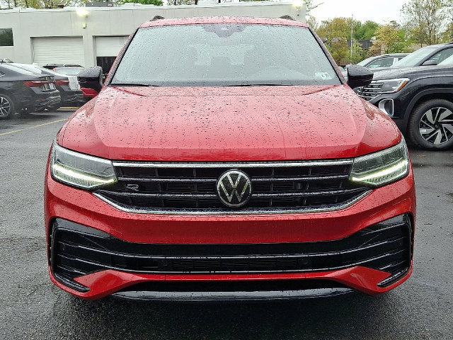 Used 2024 Volkswagen Tiguan SE R-Line AWD/4WD image 3