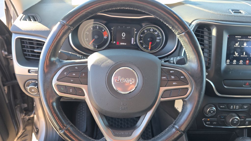 Used 2019 Jeep Cherokee Latitude w/ Cold Weather Group AWD/4WD image 14