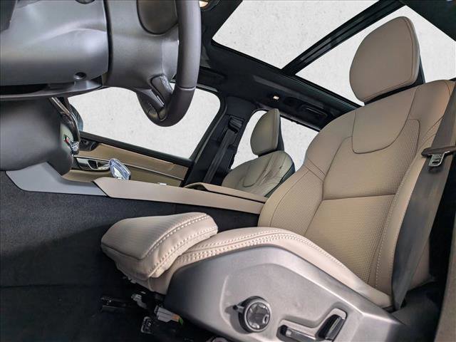 New 2026 Volvo XC90 T8 Ultra w/ Protection Package Premier image 4