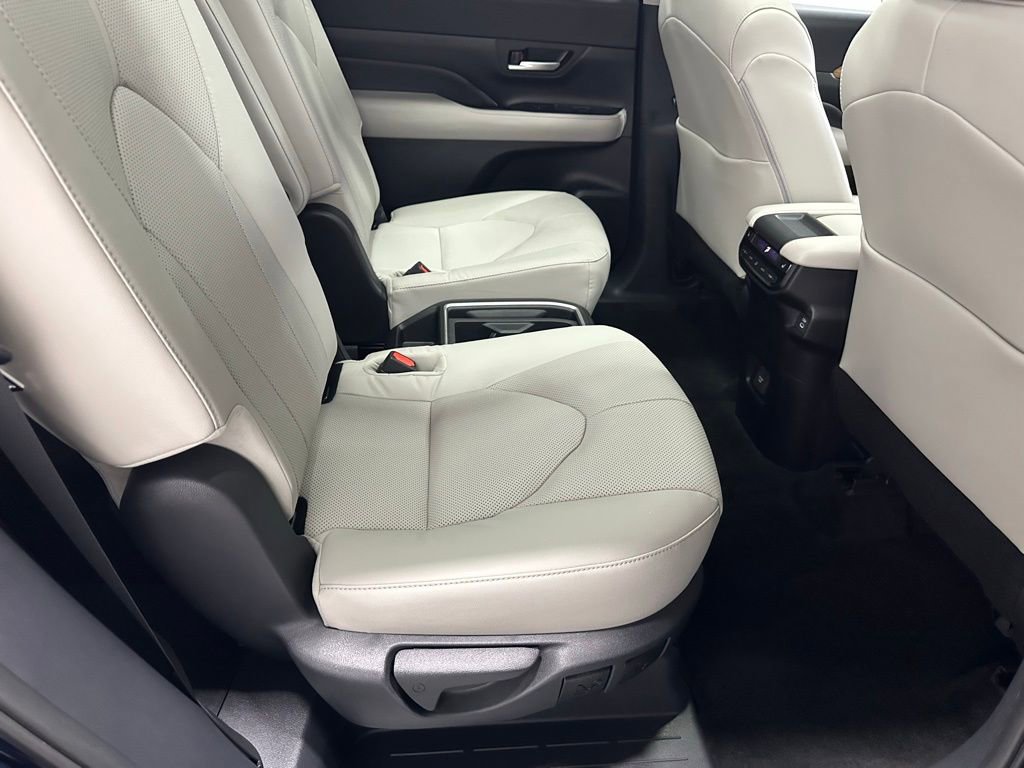 Used 2025 Toyota Grand Highlander AWD image 56