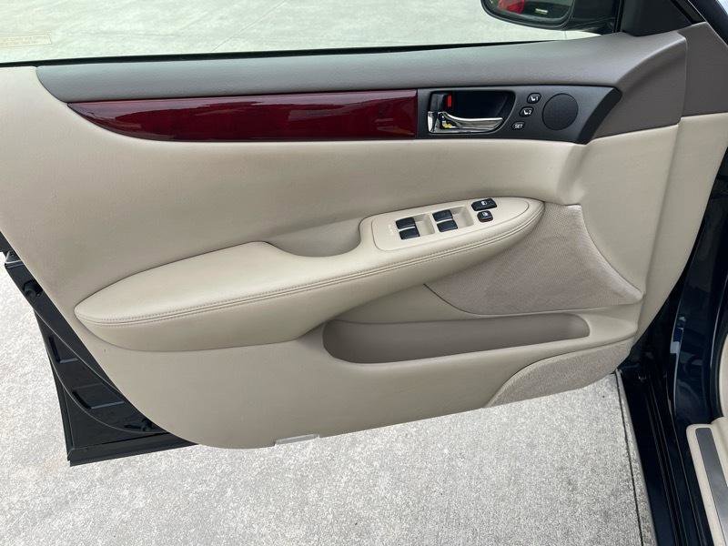 Used 2002 Lexus ES 330 FWD image 24