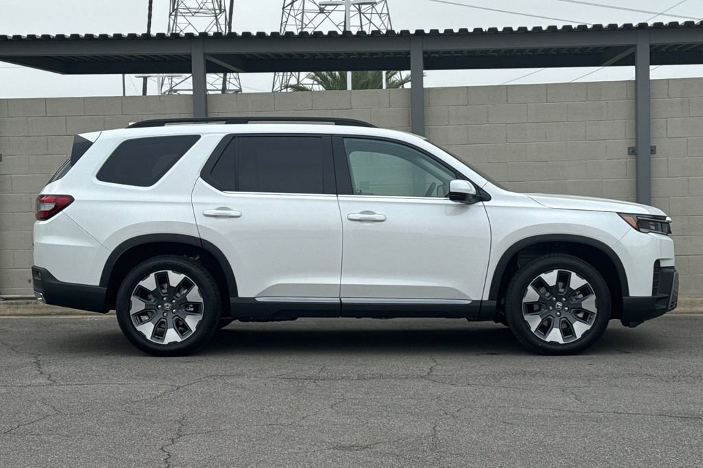 New 2026 Honda Pilot Touring image 3
