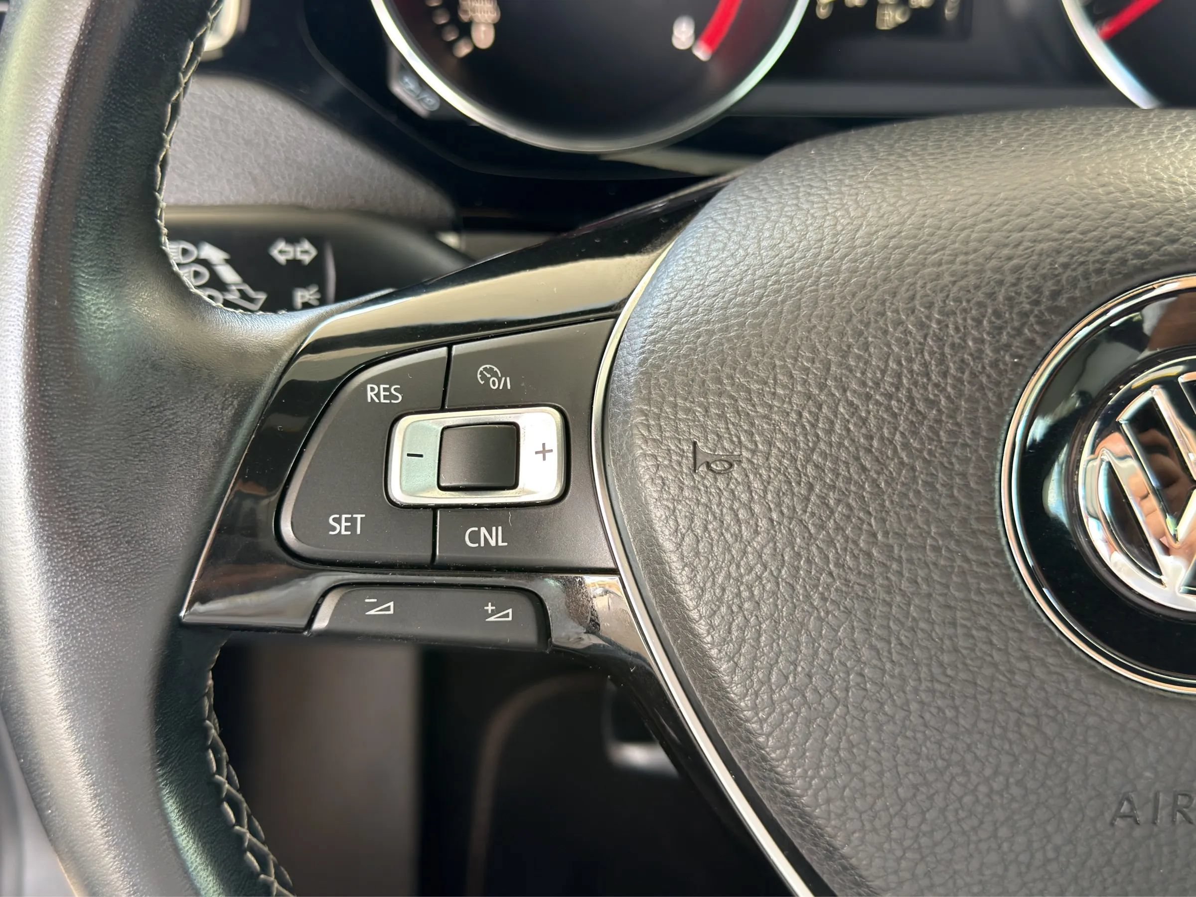 Used 2015 Volkswagen Jetta Sport FWD image 27