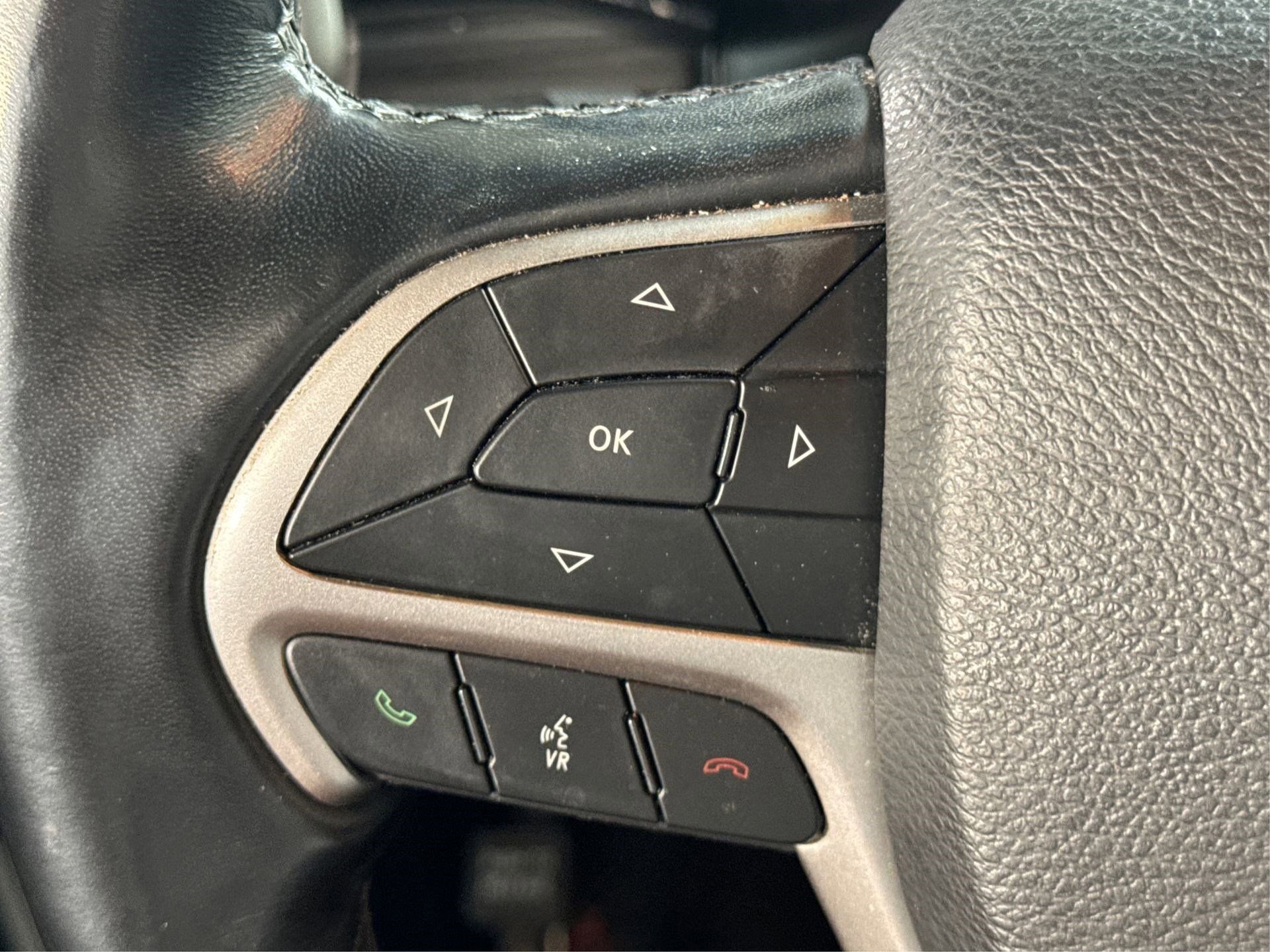 Used 2021 Jeep Grand Cherokee Laredo X image 34