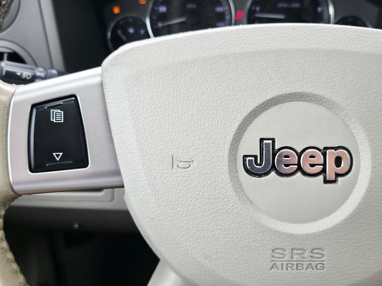 Used 2008 Jeep Commander Limited w/ Trailer Tow Group IV AWD/4WD image 35