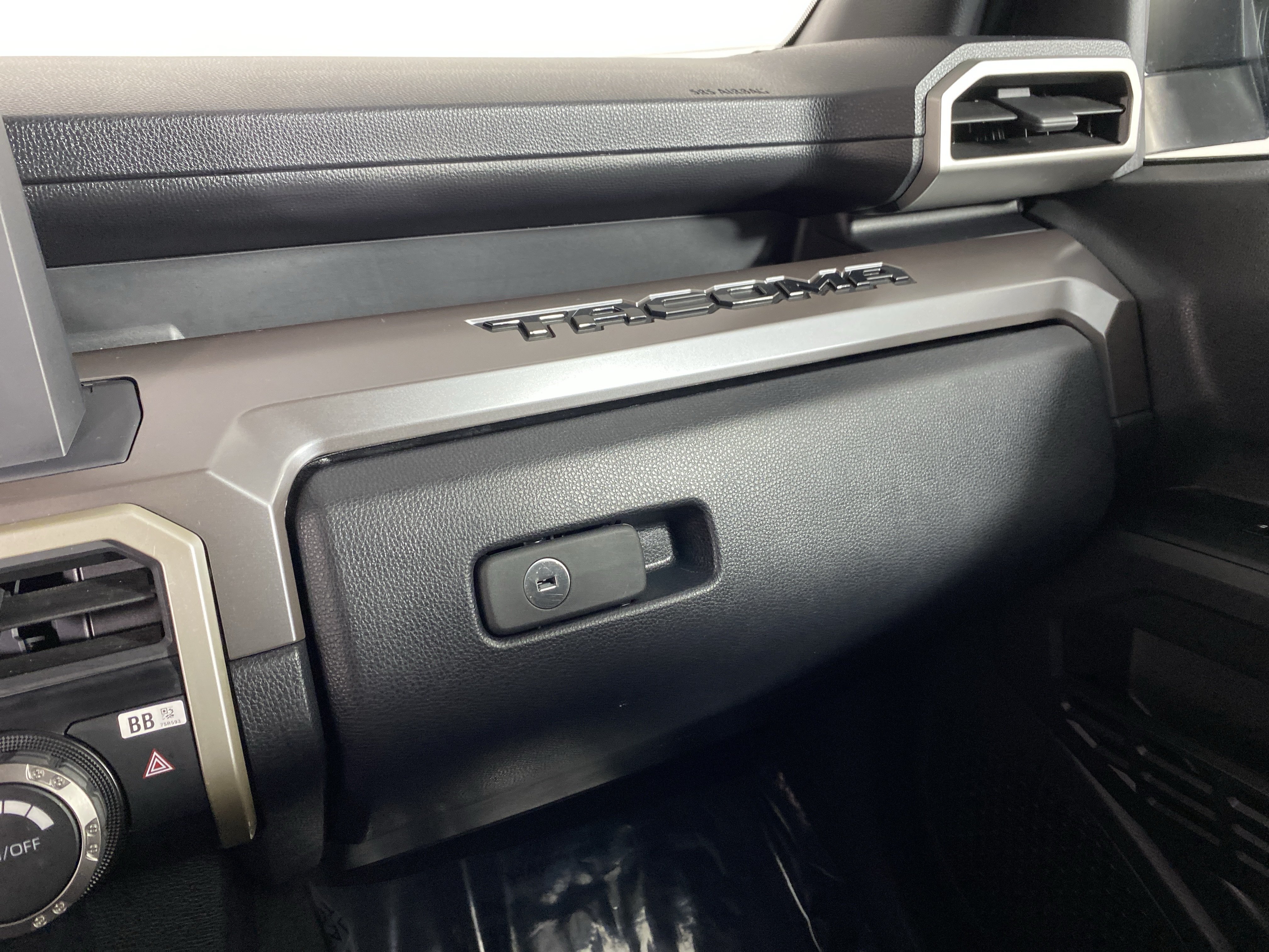 Used 2024 Toyota Tacoma SR5 AWD/4WD image 37