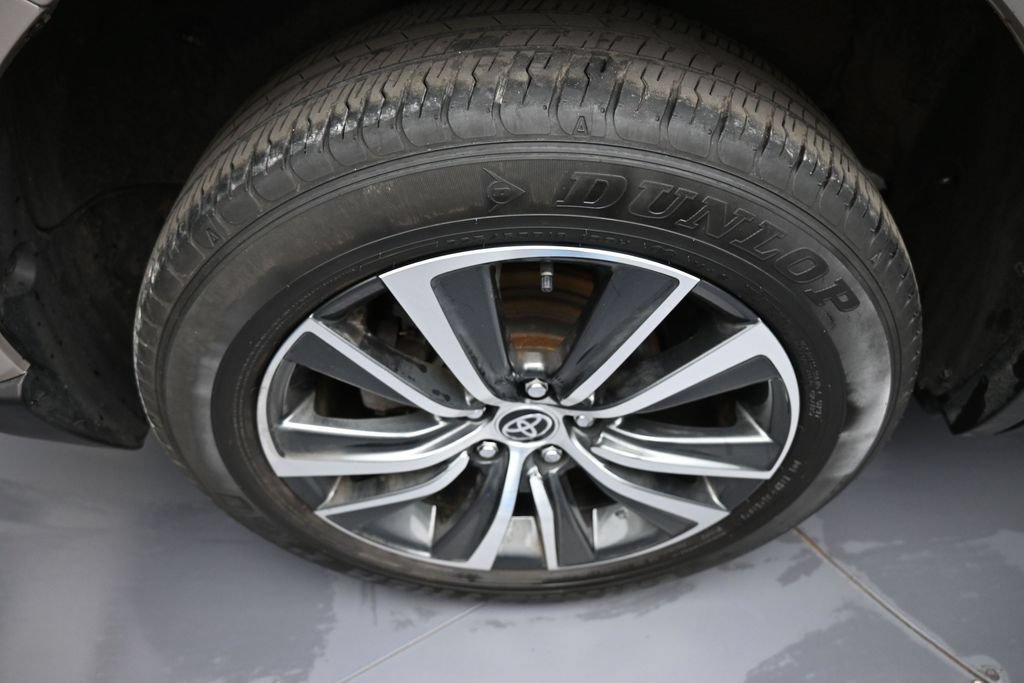 Certified 2024 Toyota Venza LE AWD/4WD image 13