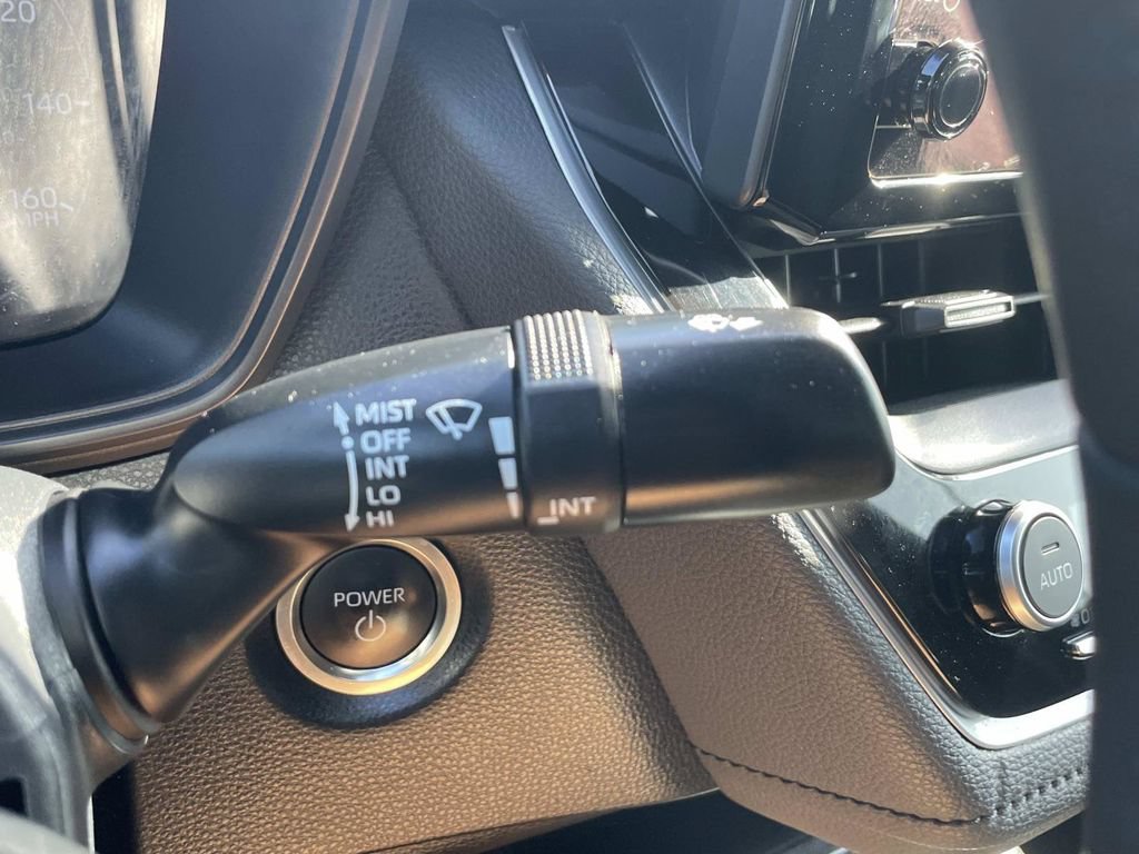 Used 2025 Toyota Corolla SE FWD image 31