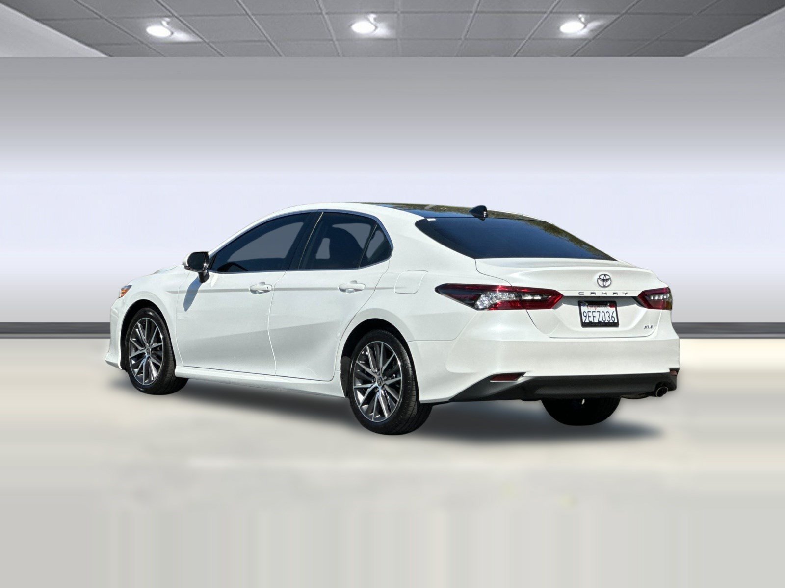 Used 2023 Toyota Camry XLE w/ Navigation Package FWD image 3