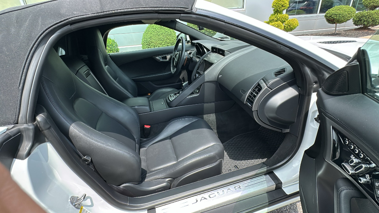 Used 2015 Jaguar F-TYPE S RWD image 28