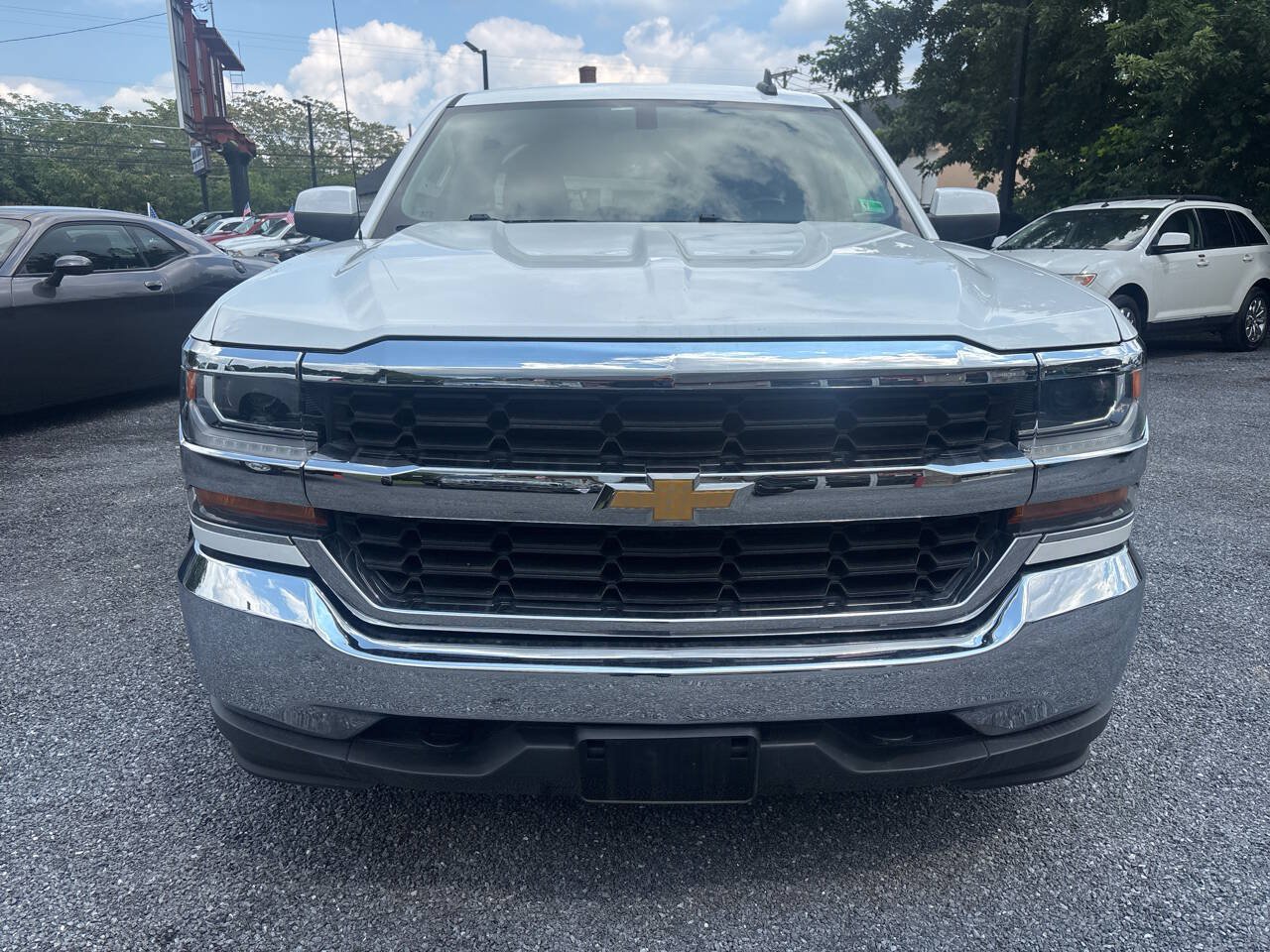 Used 2019 Chevrolet Silverado 1500 LT AWD/4WD image 2