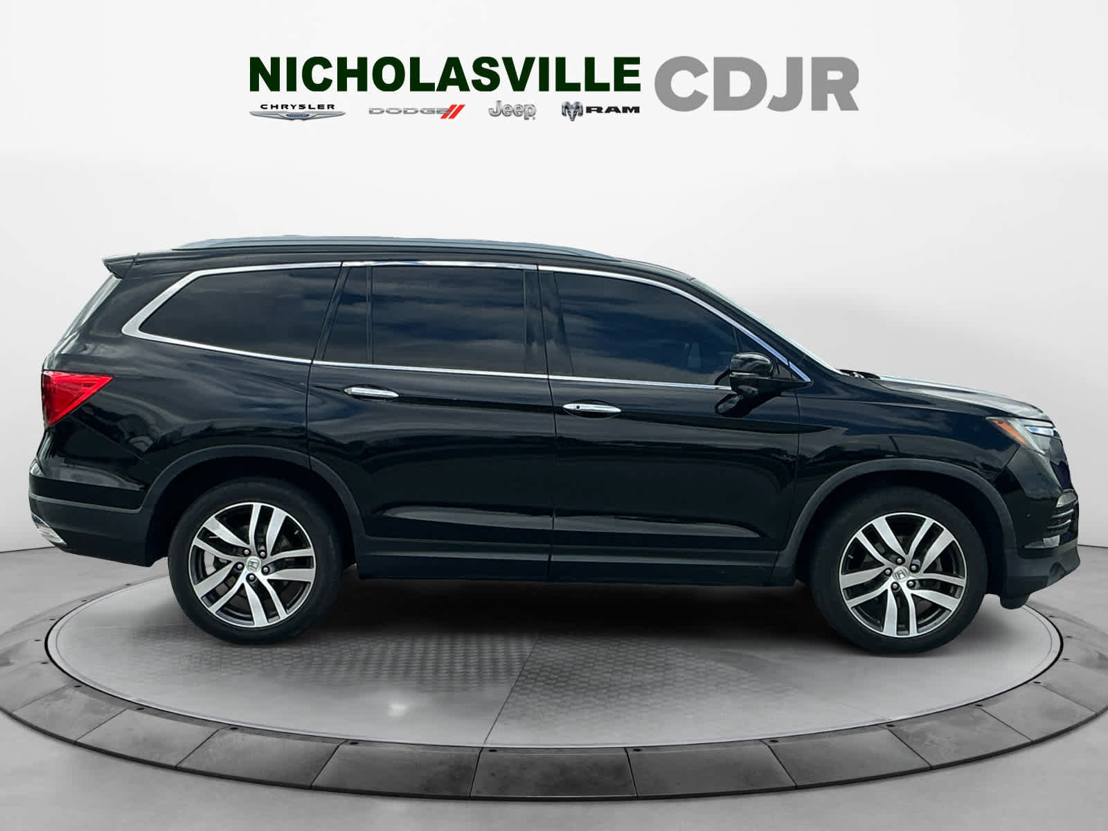 Used 2018 Honda Pilot Touring image 6