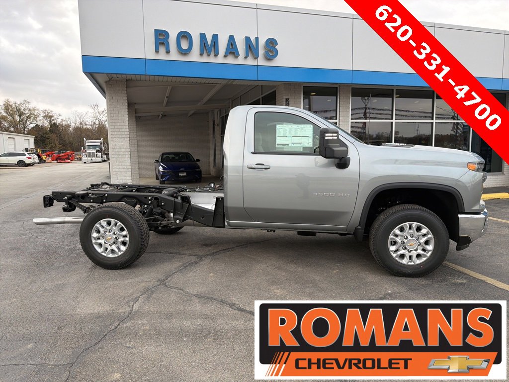 New 2026 Chevrolet Silverado 3500 LT image 2