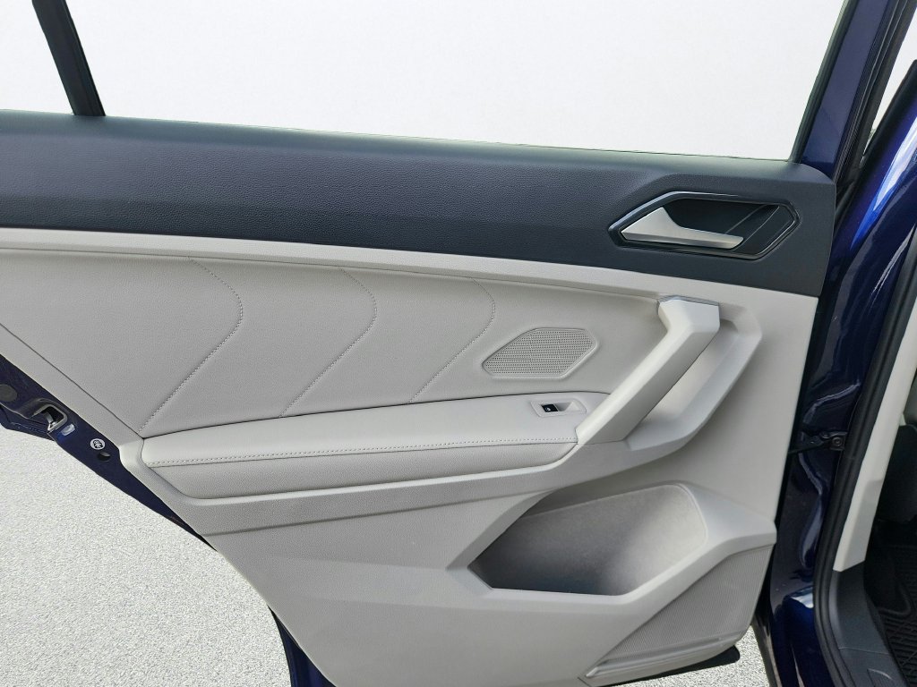 Certified 2023 Volkswagen Tiguan SE FWD image 23