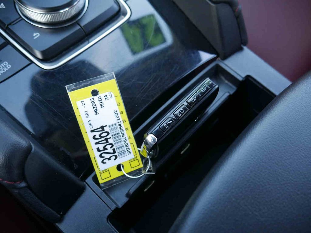 Used 2024 MAZDA MAZDA3 s image 27