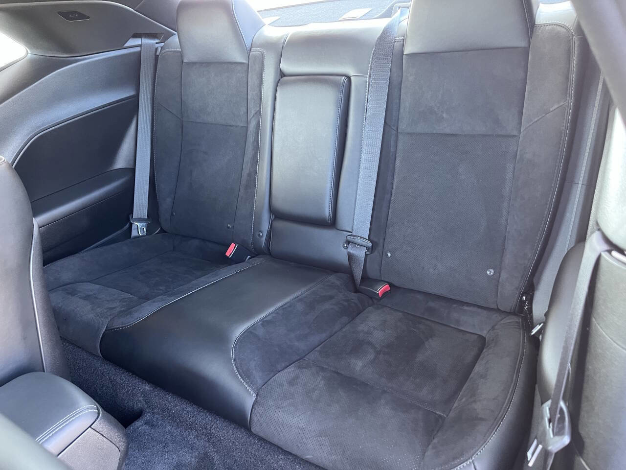 Used 2017 Dodge Challenger R/T Scat Pack RWD image 19