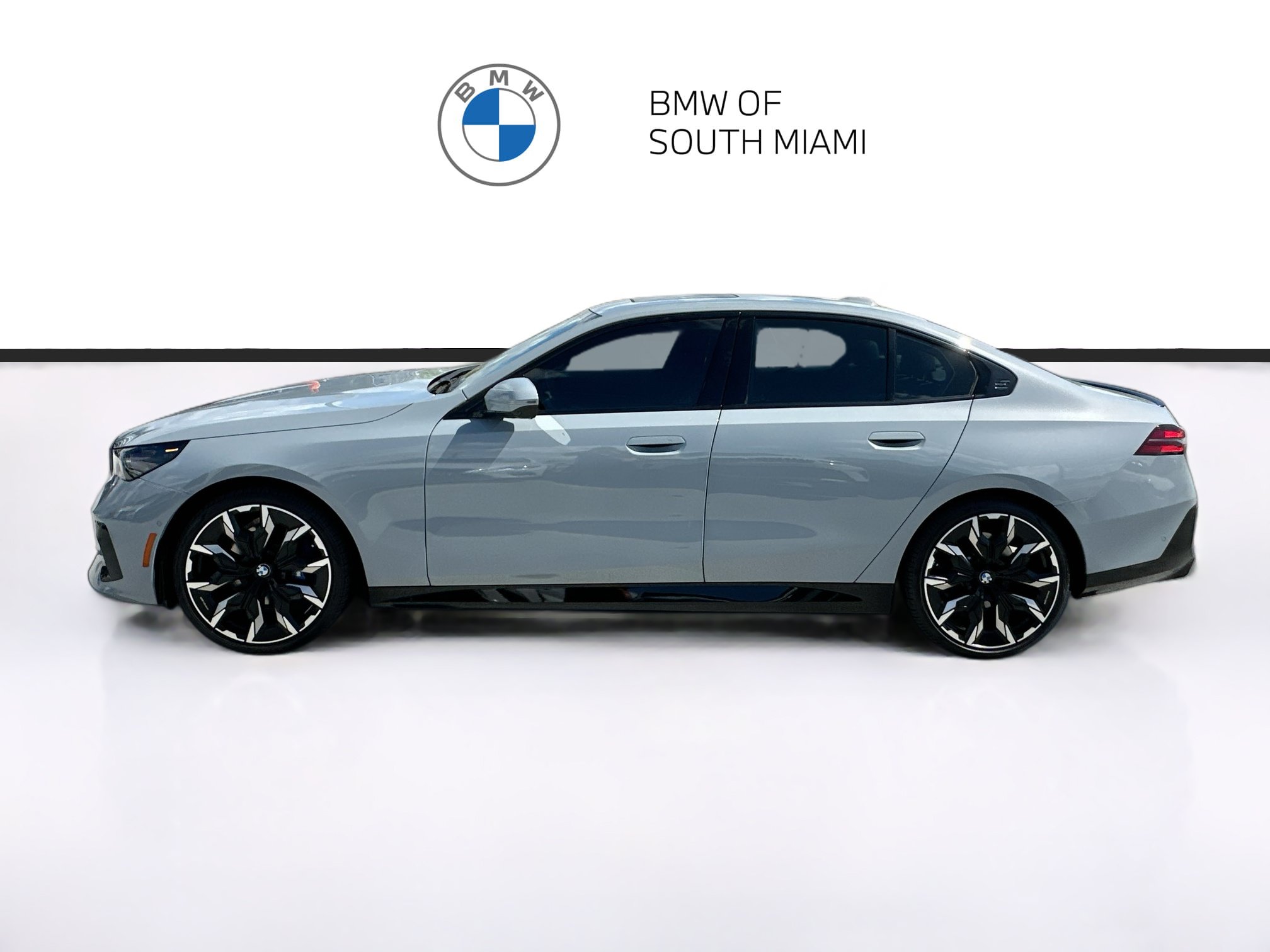 Used 2025 BMW 530i w/ M Sport Package RWD image 4