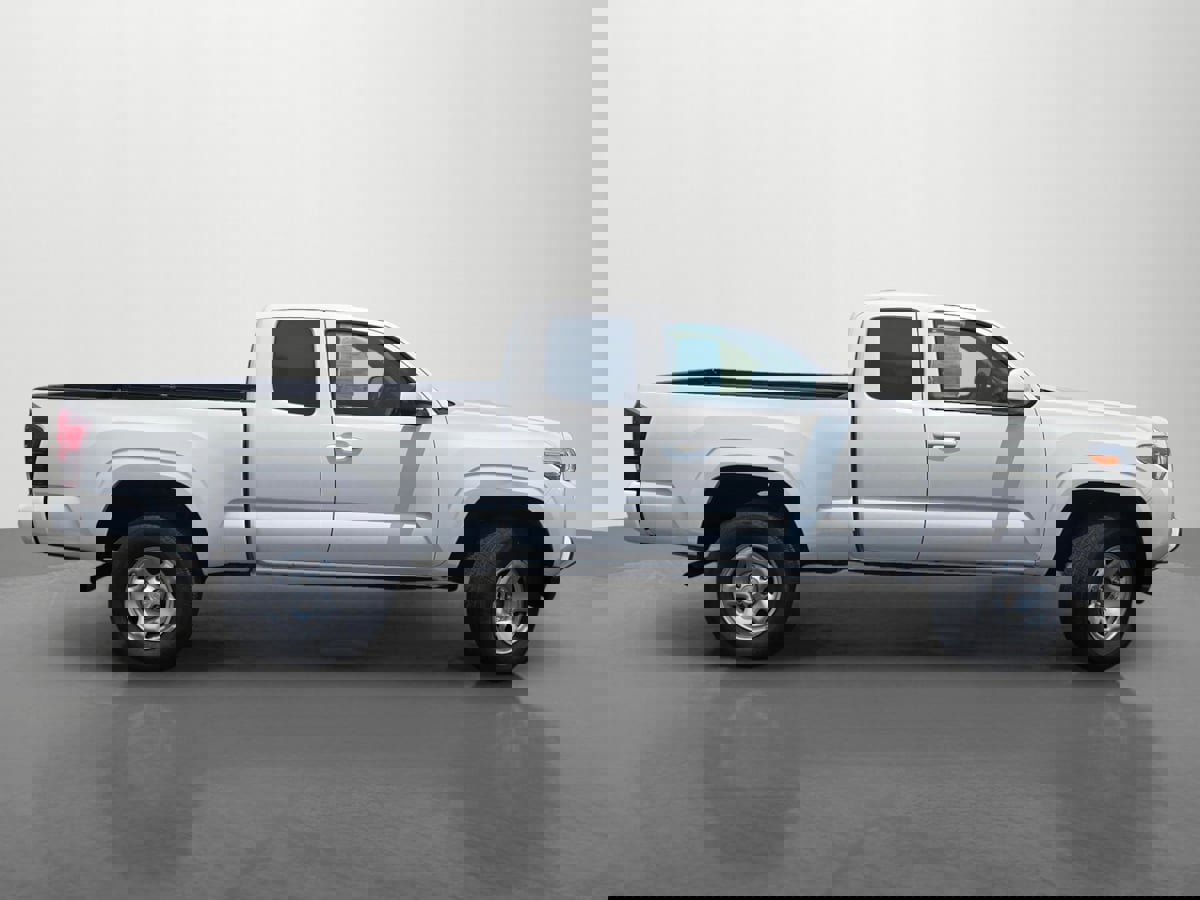 Used 2022 Toyota Tacoma SR image 2
