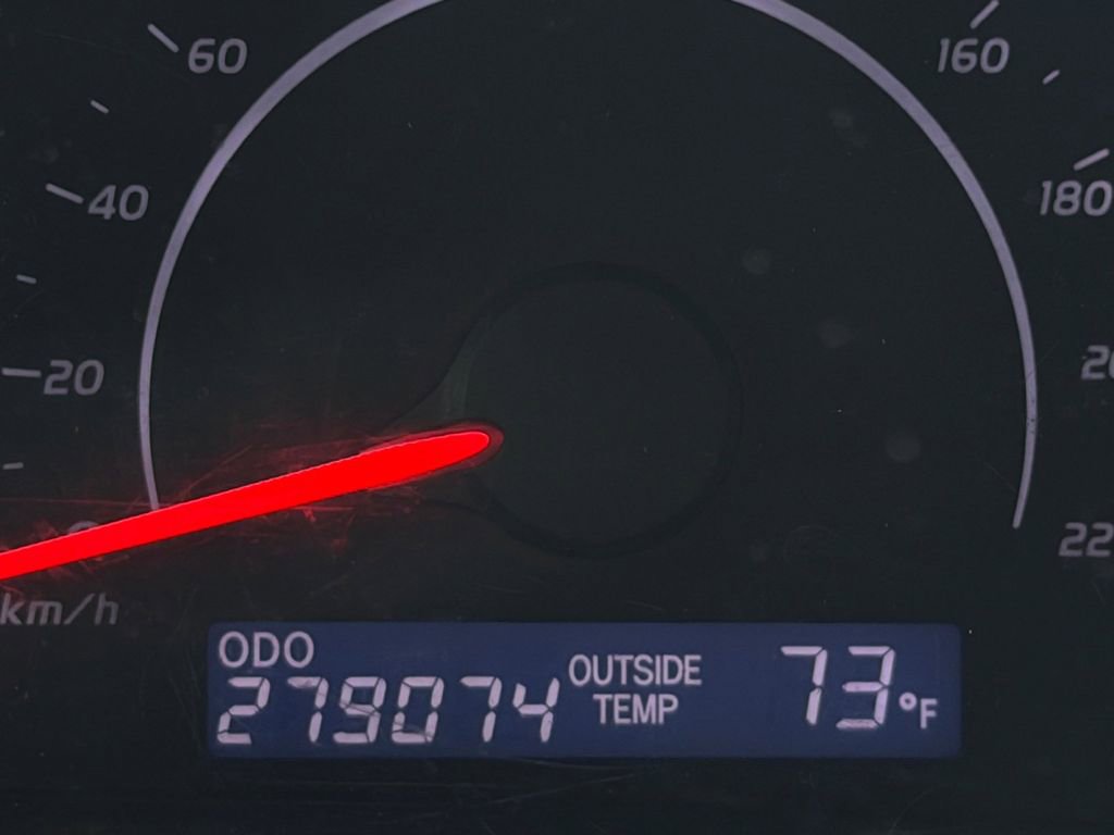 Used 2010 Toyota Camry image 19