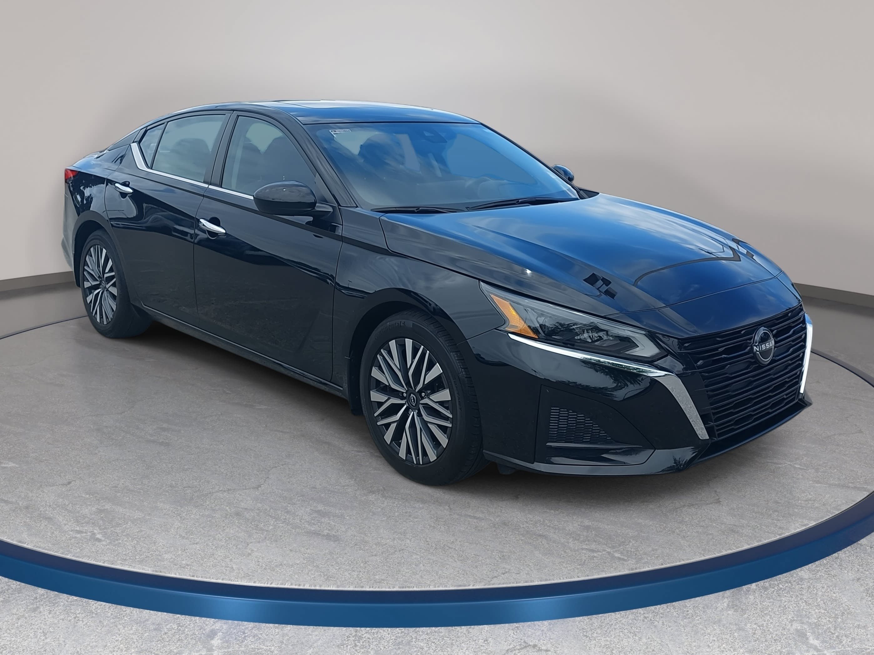 Used 2024 Nissan Altima 2.5 SV w/ SV Premium Package FWD image 3