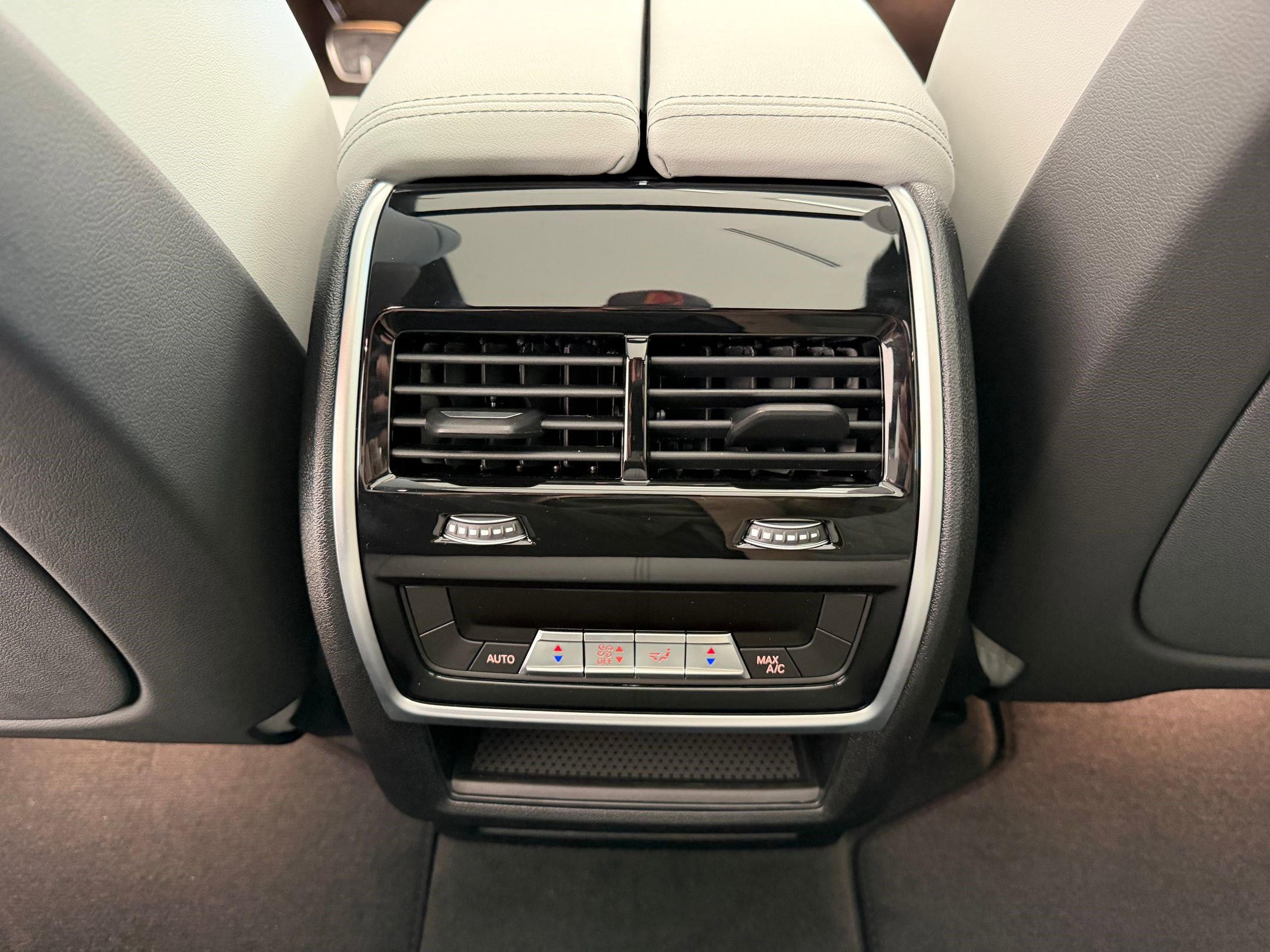 New 2026 BMW X5 xDrive50e w/ M Sport Package image 28